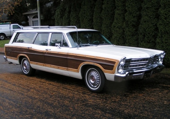 1967_Ford_Country_Squire_Wood_Paneled_Wagon.jpg