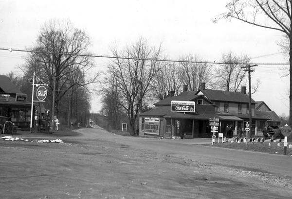 Tysons Corner in 1935 at the crossroads of Route 7 and Route 123.jpg