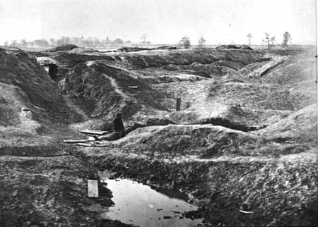 Petersburg_crater_aftermath_1865.jpg